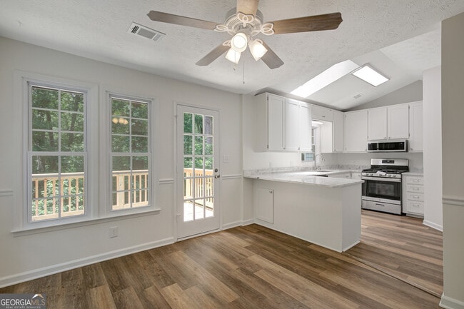 Photo - 220 Fontaine Way