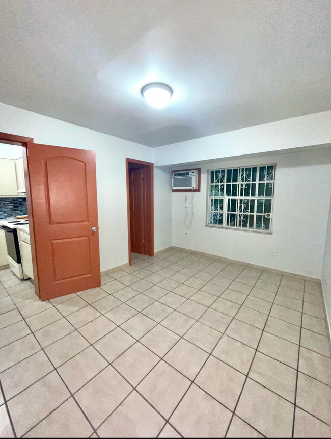 Building Photo - 225 NW 23rd Ave Unit 1/1 Efficiency