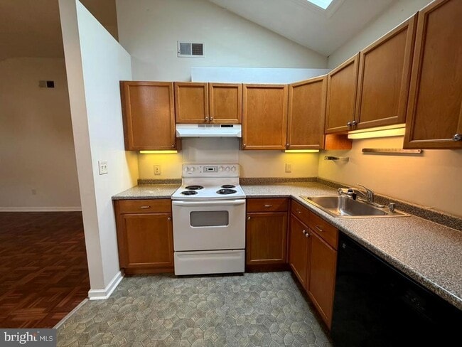 Building Photo - 1015 N Providence Rd