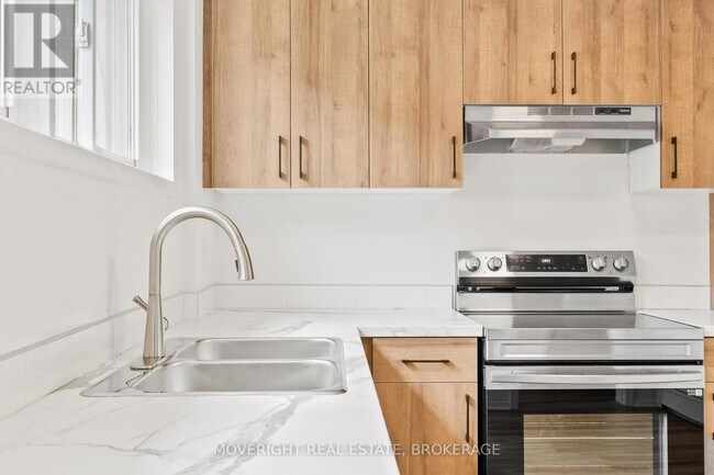 Photo - 24 Ottawa St