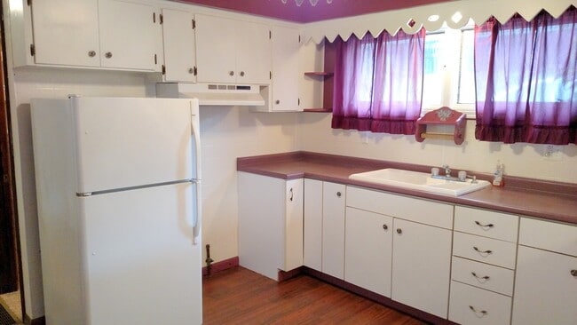 Photo - Two Bedroom House in Jefferson Hills With Central Air And Detached One Car Garage - Fenced In Yard