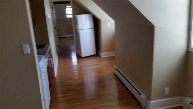 Photo - 932 E College St