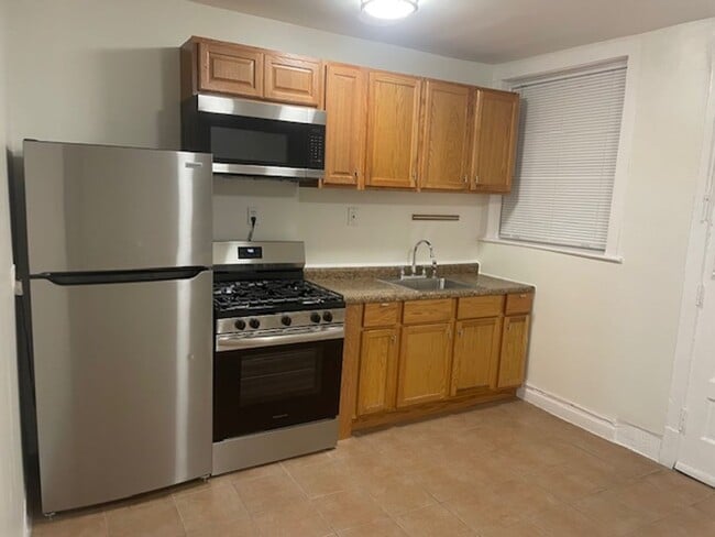 Building Photo - 1358 W Rosedale Ave Unit 5901-1 Rental
