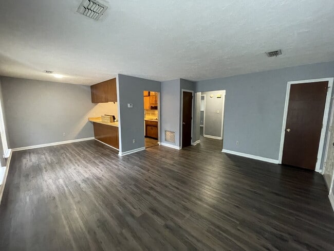 Photo - 2/1 Located close to Midtown and Tallahassee Mall. Unit B