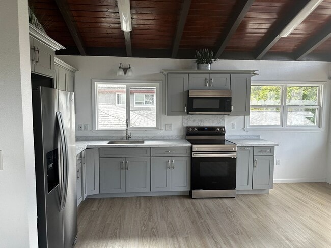 Photo - Upstairs 2 bedroom duplex in Kaneohe! 2 parking!