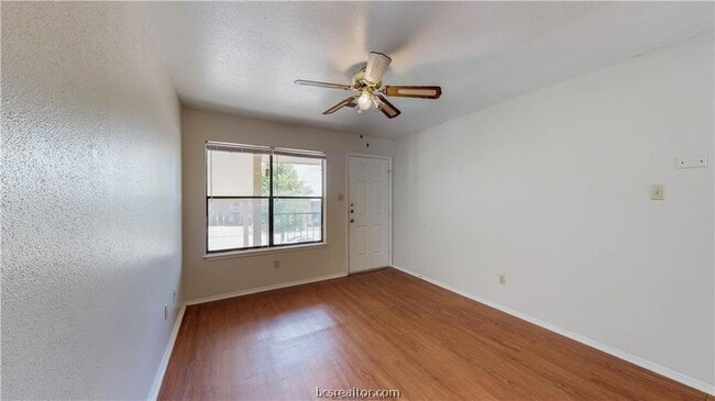 Photo - 307 Manuel Dr