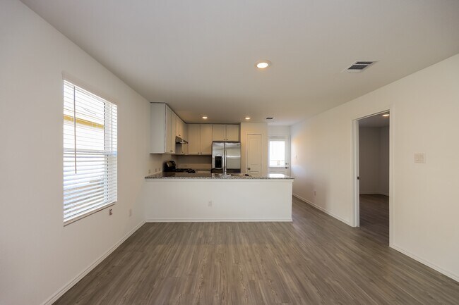 Photo - 8068 Nube Medina