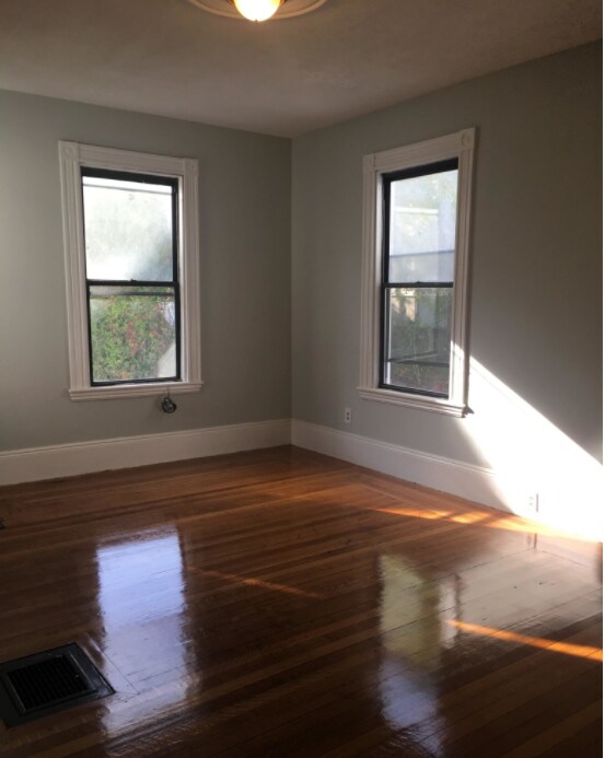 Photo - 10 Saunders St Unit 1