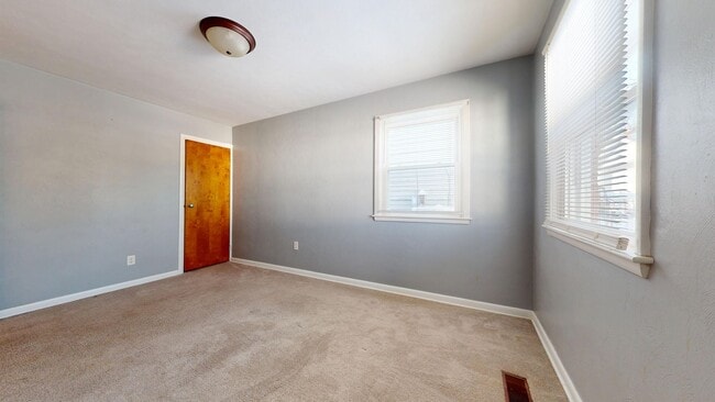 Photo - 116-118-118 Grasmere Ave Unit 118