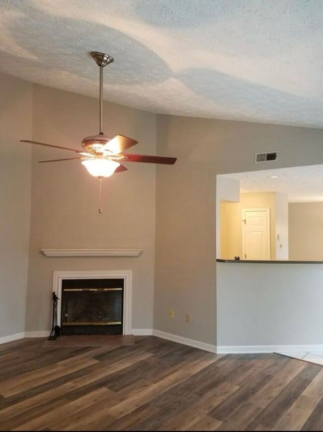 Photo - Knoxville 37922 - 3 bedroom, 2 bath home - Contact Susan Niedergeses 865-300-4722