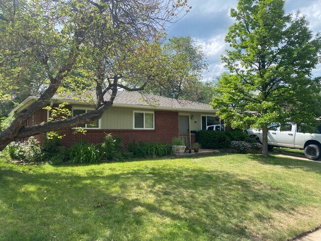 3 Bed + Office 2 Bath Ranch Home with Larg... - 3 Bed + Office 2 Bath Ranch Home with Larg...