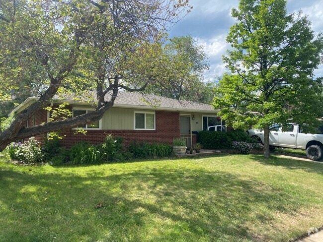 Building Photo - 3 Bed + Office 2 Bath Ranch Home with Larg...