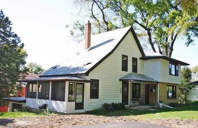 Building Photo - 3325 Stevens St Unit 1E
