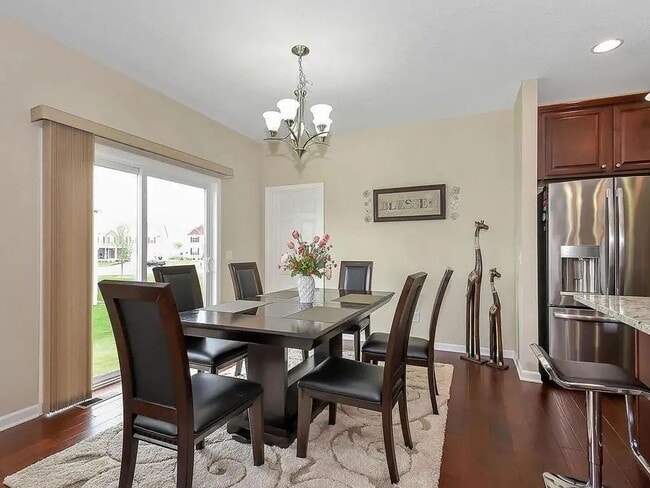 Photo - Beautiful 5bed home in apple valley! Dont miss this one!