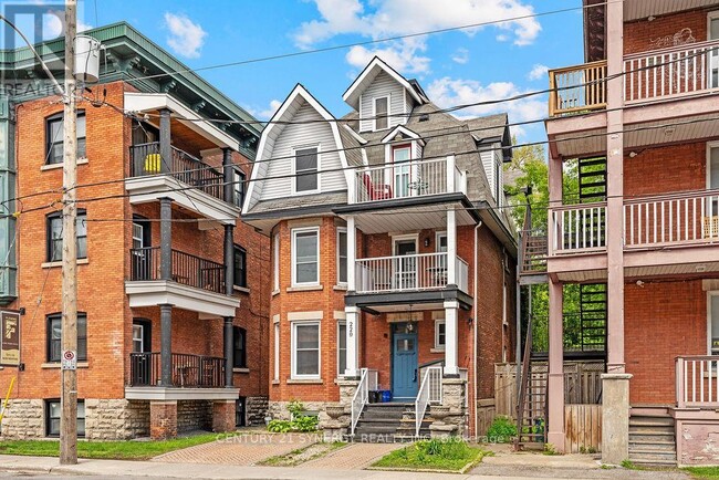 Photo - 229 Charlotte St Unit 2