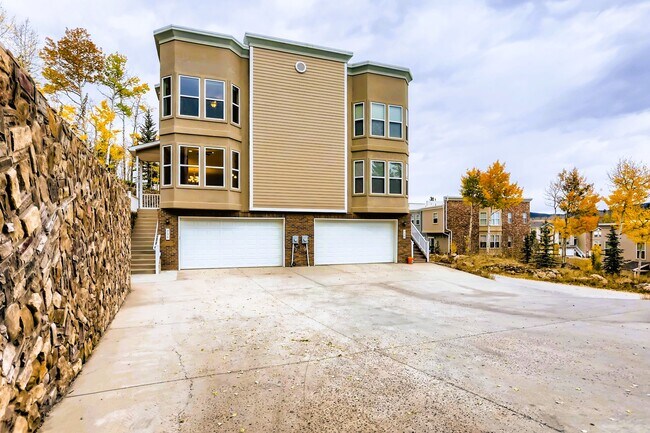 736 Martin Dr