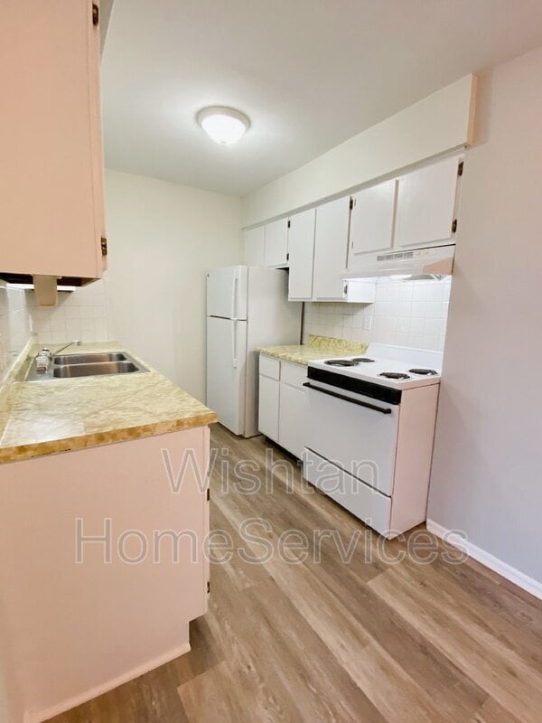 Photo - 203 Charleston Blvd Unit Apt 3