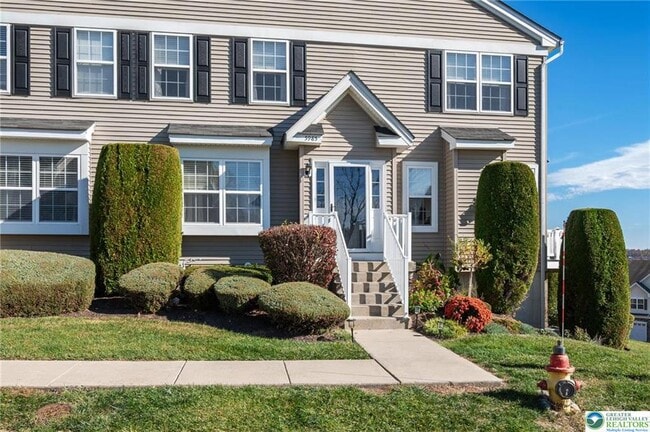 Building Photo - 5985 Saratoga Ln