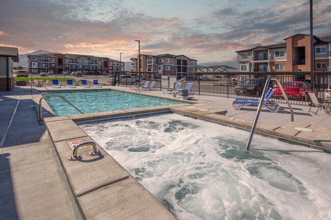 Hot Tub/Swimming Pool