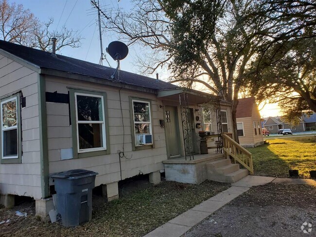 Building Photo - 2308 8th St Rental