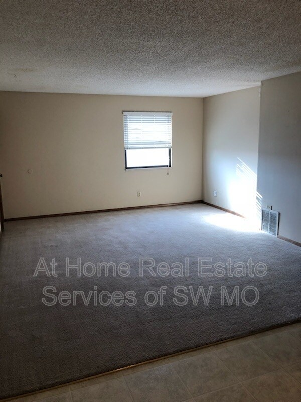 Photo - 2862 S Rogers Ave Unidad Apt #10