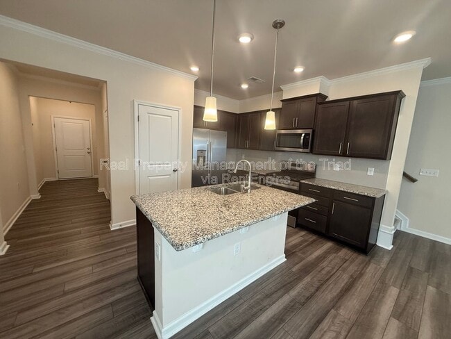 Photo - 886 Falls Grove Trl