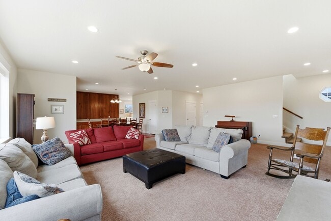 Photo - 415 E Earl St