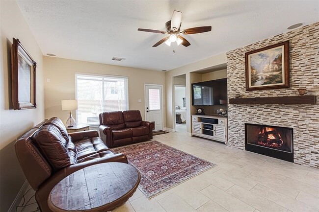 Photo - 3034 Glenthorpe Ln