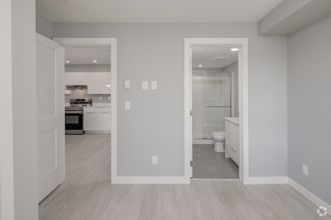 3BR, 2BA - 847SF