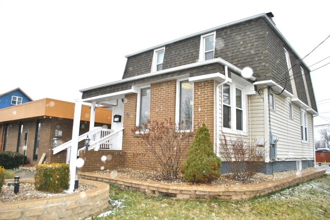 Photo - 3711 Broadway