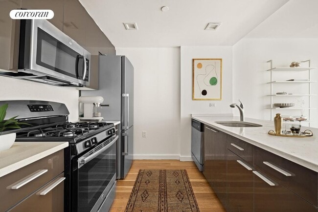 Photo - 41-29 24th St