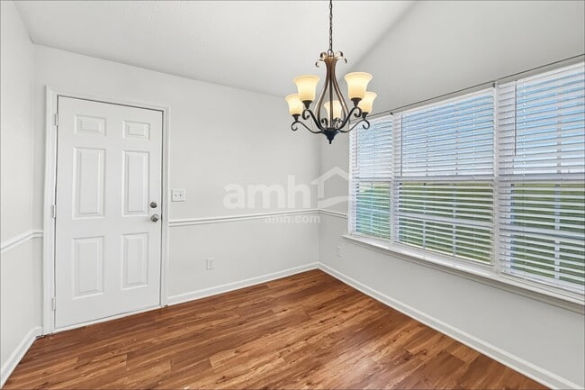 Photo - 389 Sunderland Way