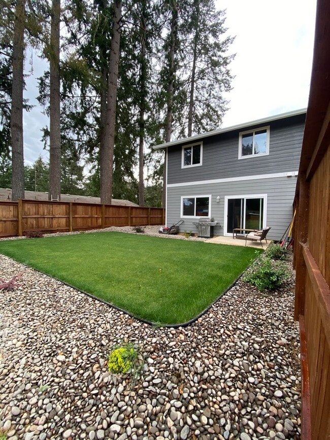 Photo - **SPRING SPECIAL- $200 off first months rent** 3 Bedroom Duplex in Veneta Unit 88046