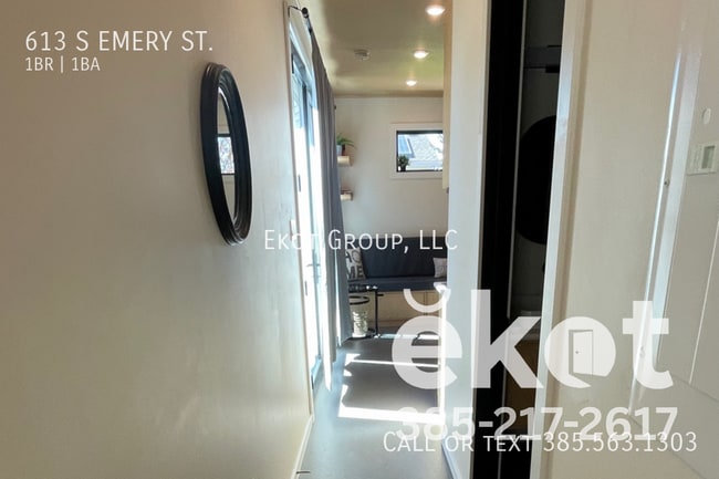 Photo - 613 Emery St W
