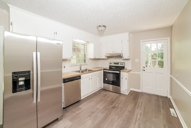 Photo - 711 Shellhabour Blvd