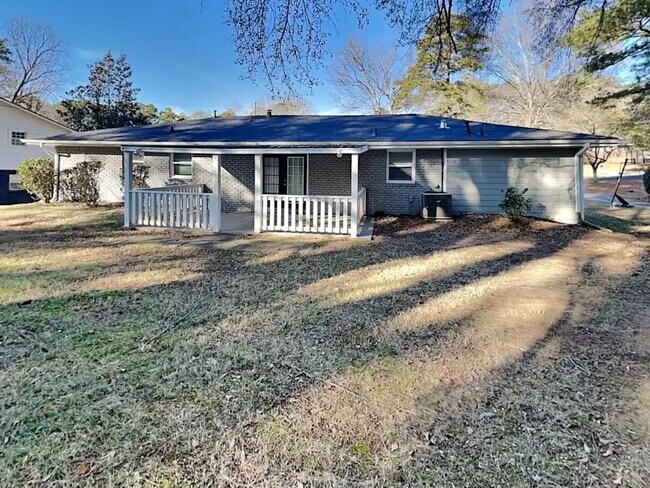 Building Photo - 2932 Heather Dr