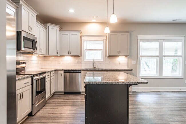 643 Lilac Ln