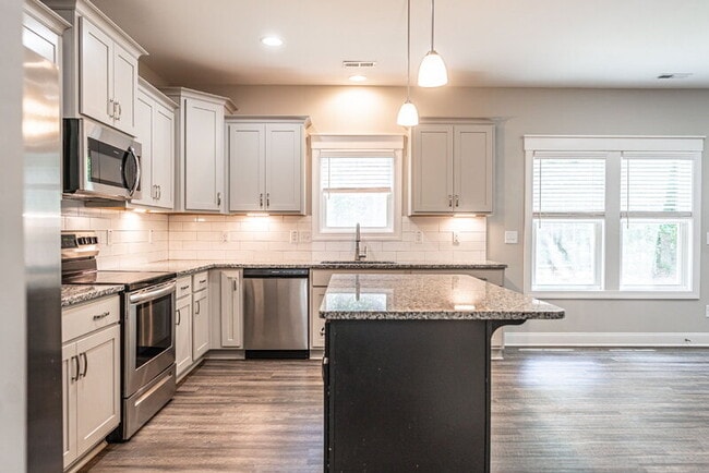 Photo - 643 Lilac Ln
