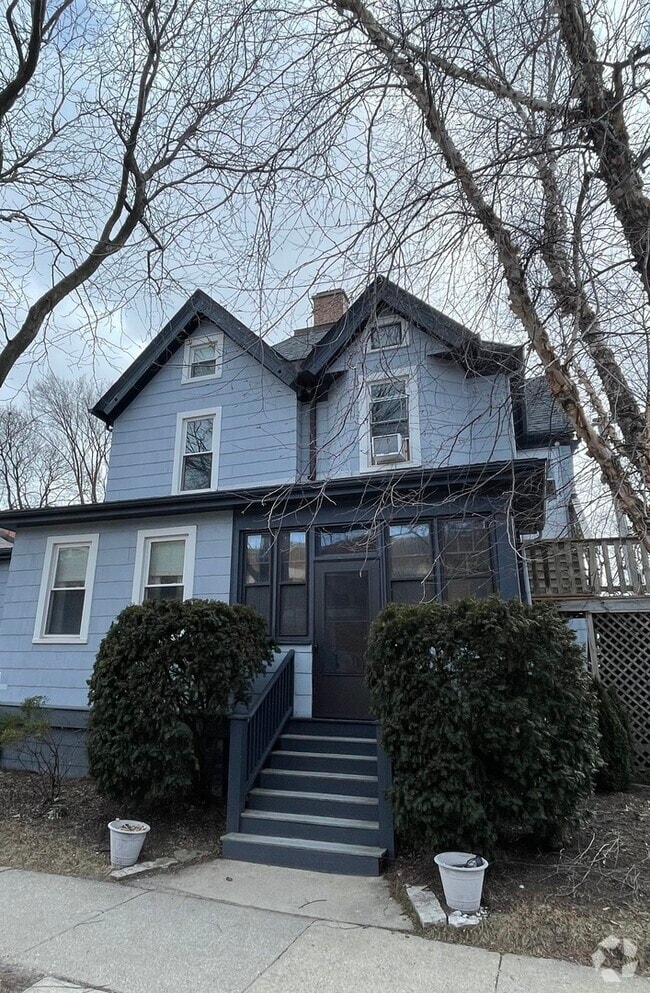 Building Photo - 910 Lake St Unit 1 Rental