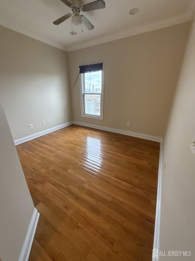 Photo - 472 Cliff Rd Unit 3