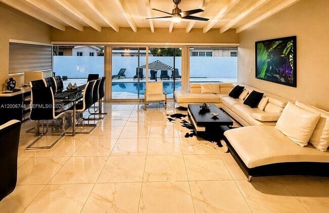 Photo - 561 NE 172nd St