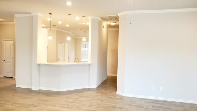 Photo - 705 Lister Dr