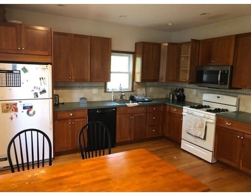Building Photo - 27 Bayard St Unit 2