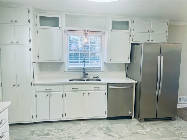 Photo - 471 Village Green Ct SW