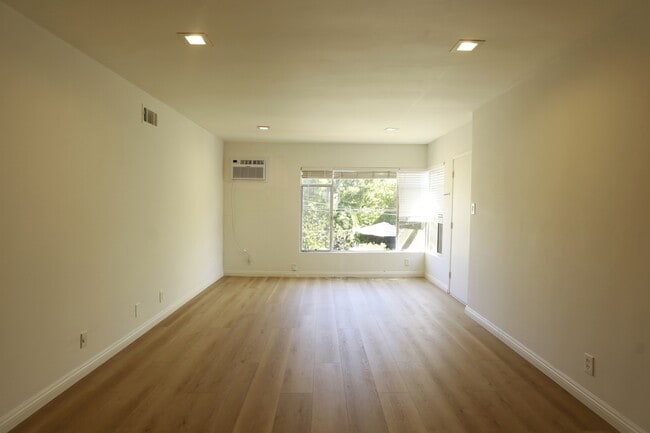 Photo - 1323 Ridgeley Dr