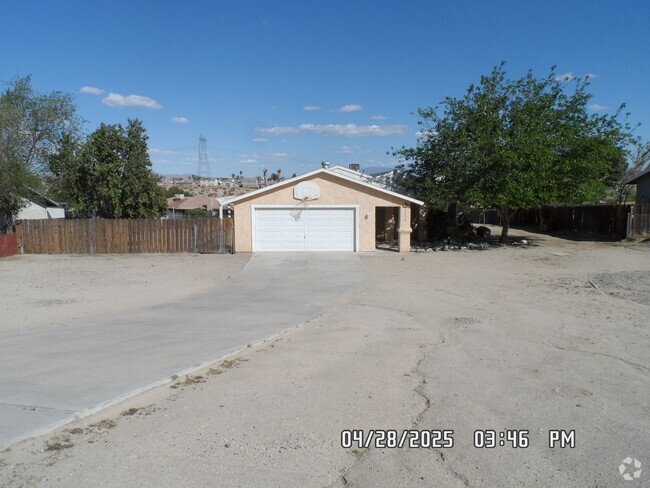 Building Photo - 3 Bedrooms, 2 Bathroom, Large Fully Fenced... Rental