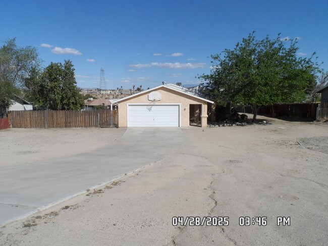 Building Photo - 3 Bedrooms, 2 Bathroom, Large Fully Fenced... Rental