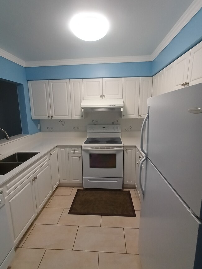 Building Photo - 2101 Mcmullen Av