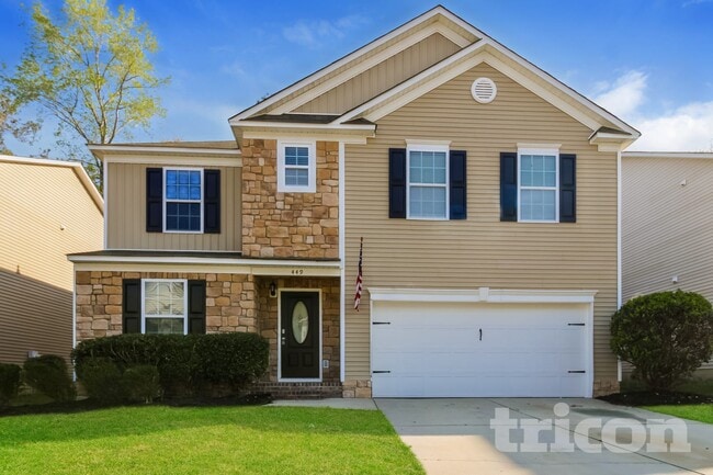 Building Photo - 449 Denman Loop