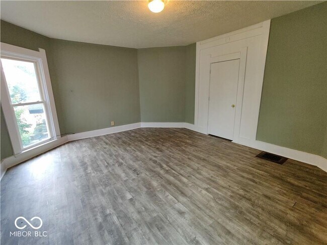 Photo - 17 E Mechanic St #3